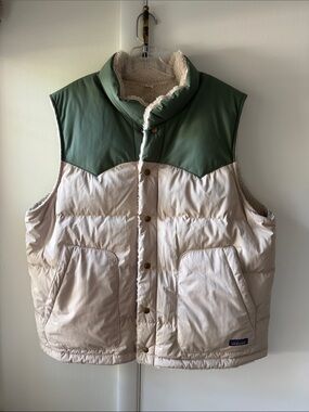 Patagonia Men's Reversible Two-Tone Puffer Vest
